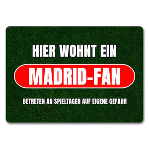 Hier wohnt ein Madrid-Fan Fußmatte in 35x50 cm mit Rasenmotiv