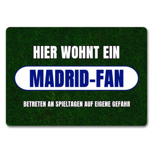 Hier wohnt ein Madrid-Fan Fußmatte in 35x50 cm mit Rasenmotiv