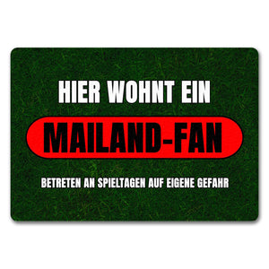 Hier wohnt ein Mailand-Fan Fußmatte in 35x50 cm mit Rasenmotiv