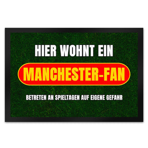 Hier wohnt ein Manchester-Fan Fußmatte in 35x50 cm mit Rasenmotiv