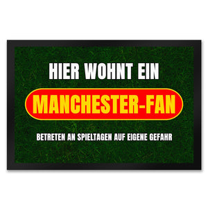 Hier wohnt ein Manchester-Fan Fußmatte in 35x50 cm mit Rasenmotiv