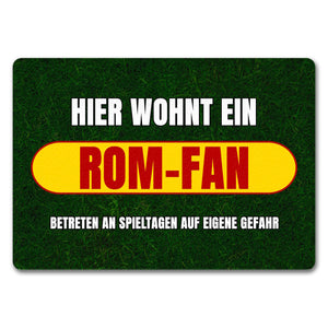 Hier wohnt ein Rom-Fan Fußmatte in 35x50 cm mit Rasenmotiv