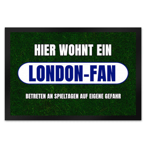 Hier wohnt ein London-Fan Fußmatte in 35x50 cm mit Rasenmotiv