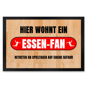 Hier wohnt ein Essen-Fan Fußmatte in 35x50 cm mit Turnhallenboden Motiv