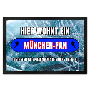 Hier wohnt ein München-Fan Fußmatte in 35x50 cm mit Eishallen Boden-Motiv