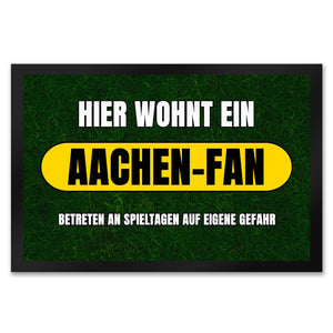 Hier wohnt ein Aachen-Fan Fußmatte in 35x50 cm mit Rasenmotiv