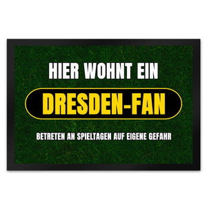 Hier wohnt ein Dresden-Fan Fußmatte in 35x50 cm mit Rasenmotiv