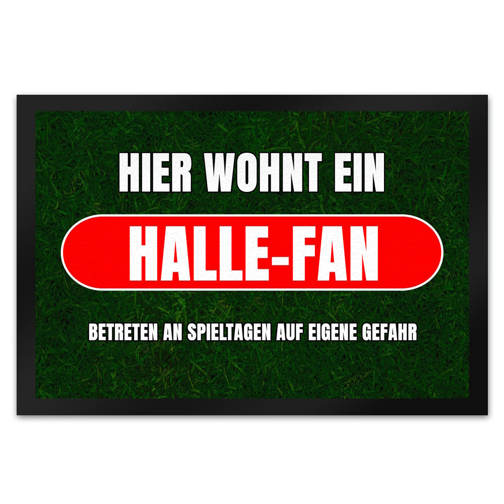 Hier wohnt ein Halle-Fan Fußmatte in 35x50 cm mit Rasenmotiv