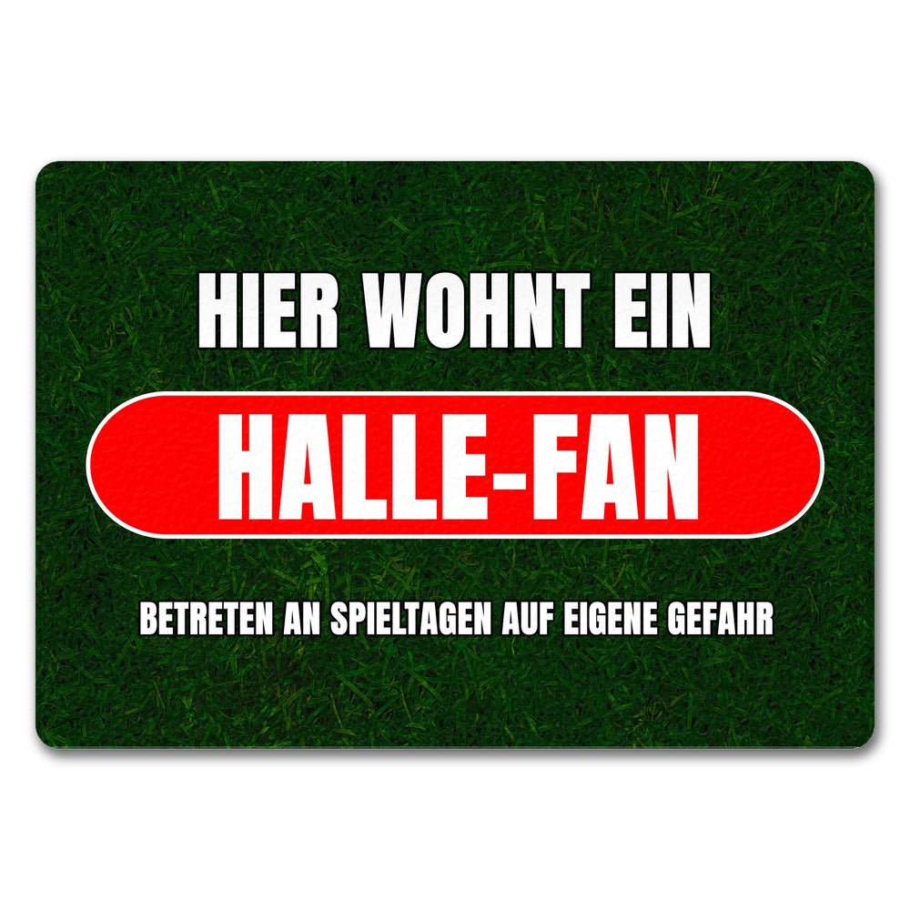 Hier wohnt ein Halle-Fan Fußmatte in 35x50 cm mit Rasenmotiv