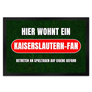 Hier wohnt ein Kaiserslautern-Fan Fußmatte in 35x50 cm mit Rasenmotiv