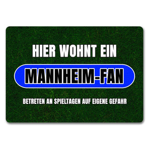 Hier wohnt ein Mannheim-Fan Fußmatte in 35x50 cm mit Rasenmotiv