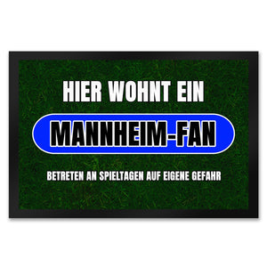 Hier wohnt ein Mannheim-Fan Fußmatte in 35x50 cm mit Rasenmotiv