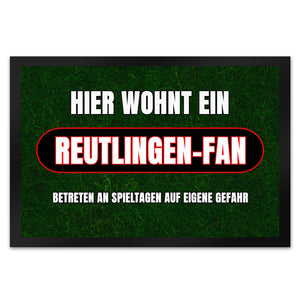 Hier wohnt ein Reutlingen-Fan Fußmatte in 35x50 cm mit Rasenmotiv