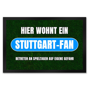 Hier wohnt ein Stuttgart-Fan Fußmatte in 35x50 cm mit Rasenmotiv