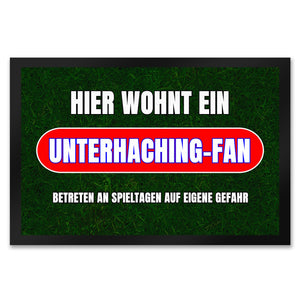 Hier wohnt ein Unterhaching-Fan Fußmatte in 35x50 cm mit Rasenmotiv