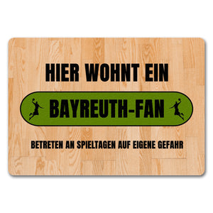Hier wohnt ein Bayreuth-Fan Fußmatte in 35x50 cm mit Turnhallenboden Motiv