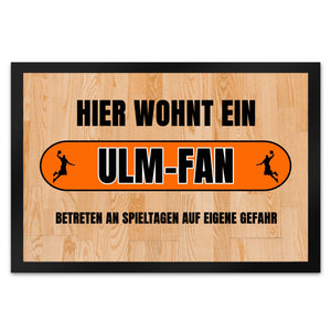 Hier wohnt ein Ulm-Fan Fußmatte in 35x50 cm mit Turnhallenboden Motiv