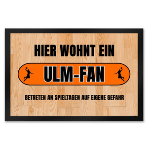 Hier wohnt ein Ulm-Fan Fußmatte in 35x50 cm mit Turnhallenboden Motiv