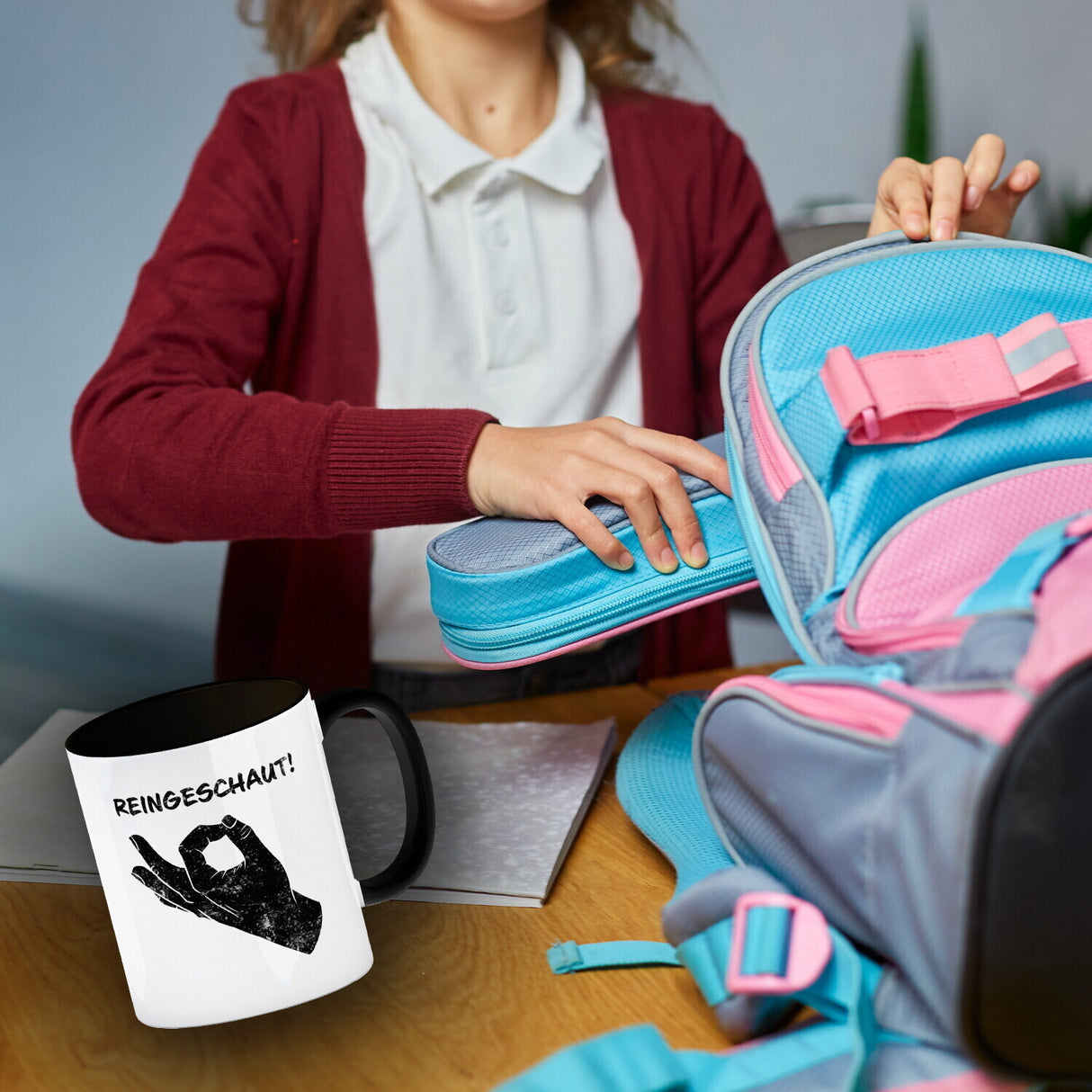 Reingeschaut! Kaffeebecher mit lustigem Streich