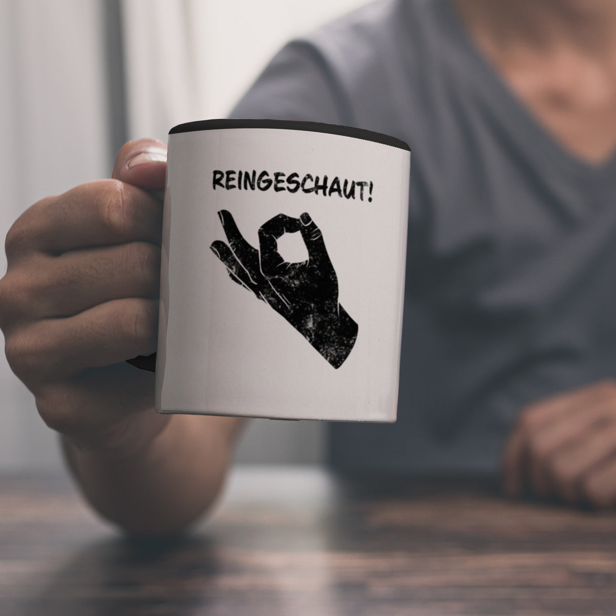 Reingeschaut! Kaffeebecher mit lustigem Streich