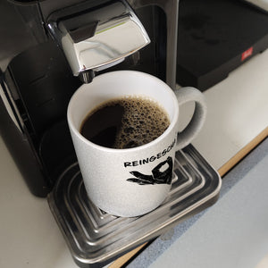 Reingeschaut! Kaffeebecher mit lustigem Streich
