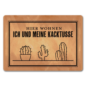 Hier wohnen ich und meine Kacktusse Fußmatte mit lustigem Wortspiel und Kakteen