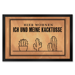 Hier wohnen ich und meine Kacktusse Fußmatte mit lustigem Wortspiel und Kakteen