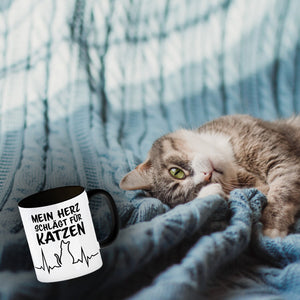 Mein Herz schlägt für Katzen Kaffeebecher mit süßem EKG Motiv