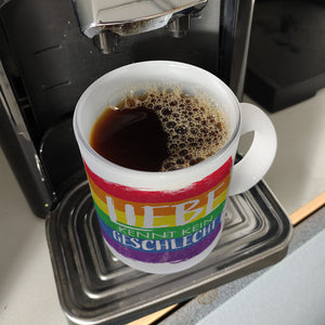 Liebe kennt kein Geschlecht Kaffeebecher mit Regenbogenflagge