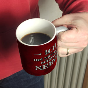Ich bin nichts für schwache Nerven Kaffeebecher mit Flammenhintergrund
