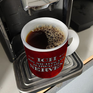 Ich bin nichts für schwache Nerven Kaffeebecher mit Flammenhintergrund