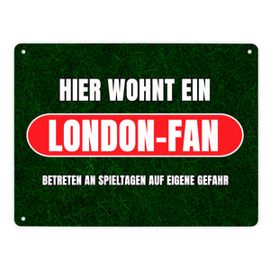 Hier wohnt ein London-Fan Metallschild in 15x20 cm mit Rasenmotiv