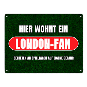 Hier wohnt ein London-Fan Metallschild in 15x20 cm mit Rasenmotiv
