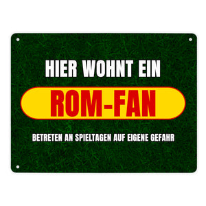Hier wohnt ein Rom-Fan Metallschild in 15x20 cm mit Rasenmotiv