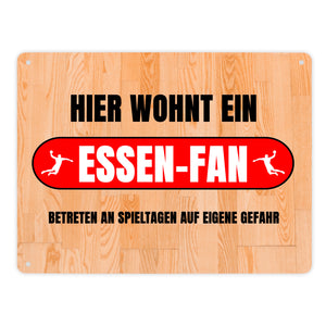 Hier wohnt ein Essen-Fan Metallschild in 15x20 cm mit Turnhallenboden Motiv