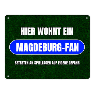 Hier wohnt ein Magdeburg-Fan Metallschild in 15x20 cm mit Rasenmotiv