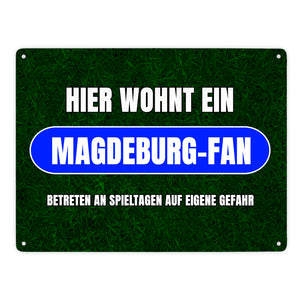 Hier wohnt ein Magdeburg-Fan Metallschild in 15x20 cm mit Rasenmotiv
