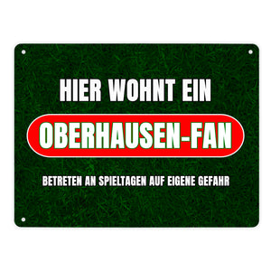 Hier wohnt ein Oberhausen-Fan Metallschild in 15x20 cm mit Rasenmotiv