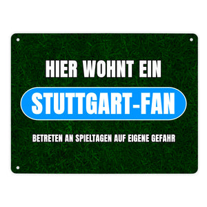 Hier wohnt ein Stuttgart-Fan Metallschild in 15x20 cm mit Rasenmotiv