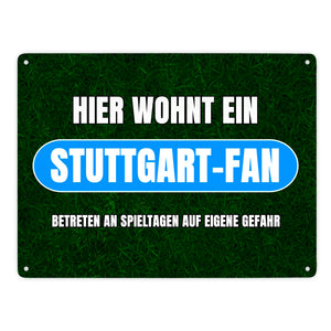 Hier wohnt ein Stuttgart-Fan Metallschild in 15x20 cm mit Rasenmotiv