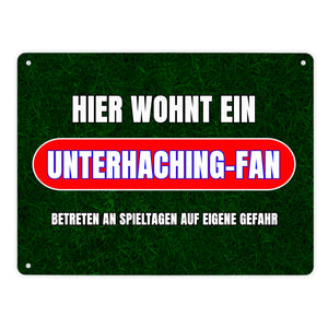 Hier wohnt ein Unterhaching-Fan Metallschild in 15x20 cm mit Rasenmotiv