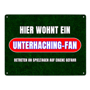 Hier wohnt ein Unterhaching-Fan Metallschild in 15x20 cm mit Rasenmotiv