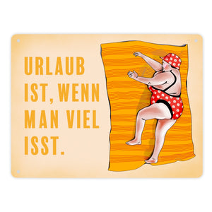 Metallschild Urlaub ist, wenn man viel isst mit Strandmotiv und Spruch zum Thema Essen