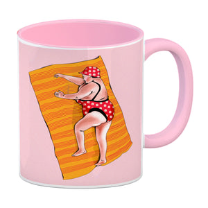 Kaffeebecher mit lustigem Spruch zum Thema Modelfigur und Comic-Dame im Badeanzug
