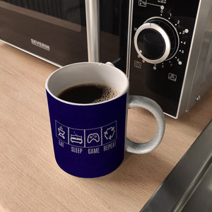 EAT, SLEEP, GAME, REPEAT Kaffeebecher mit blauem Hintergrund