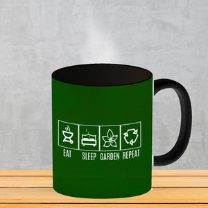 EAT, SLEEP, GAME, REPEAT Kaffeebecher mit blauem Hintergrund
