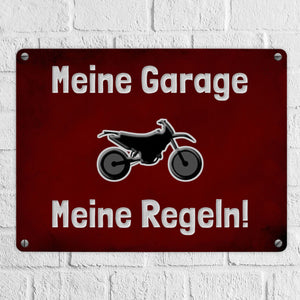 Meine Garage Meine Regeln! Metallschild in 15x20 cm mit Auto und rotem Hintergrund