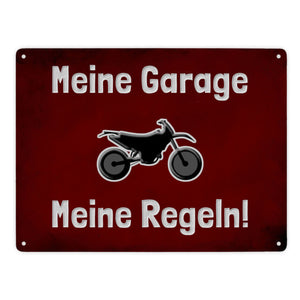 Meine Garage Meine Regeln! Metallschild in 15x20 cm mit Auto und rotem Hintergrund