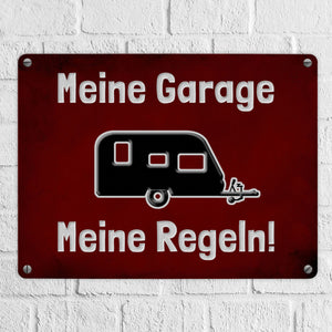 Meine Garage Meine Regeln! Metallschild in 15x20 cm mit Auto und rotem Hintergrund