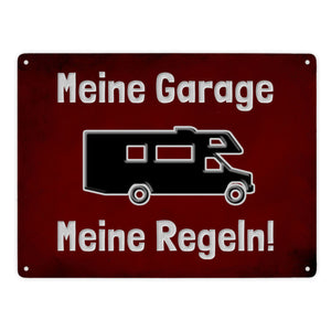 Meine Garage Meine Regeln! Metallschild in 15x20 cm mit Auto und rotem Hintergrund